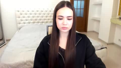 Snapshot of mmm_bananaa_ chatting on February 9, 6:16 pm Beata online show from February 9, 6:16 pm