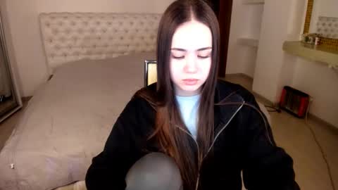 Snapshot of mmm_bananaa_ chatting on February 18, 6:26 pm Beata online show from February 18, 6:26 pm
