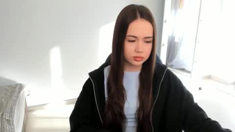 Snapshot of mmm_bananaa_ chatting on February 23, 1:21 pm Beata online show from February 23, 1:21 pm