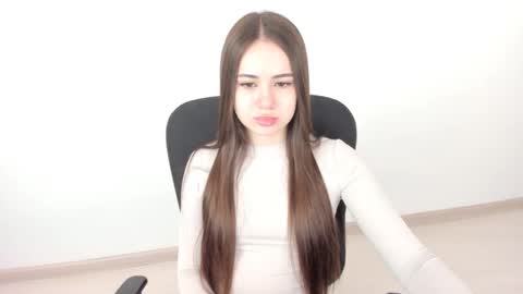Snapshot of mmm_bananaa_ chatting on February 27, 9:11 am Beata online show from February 27, 9:11 am