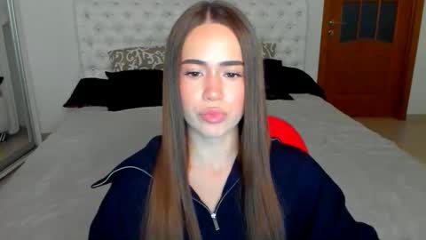 Snapshot of mmm_bananaa_ chatting on September 16, 6:09 pm Beata online show from September 16, 6:09 pm