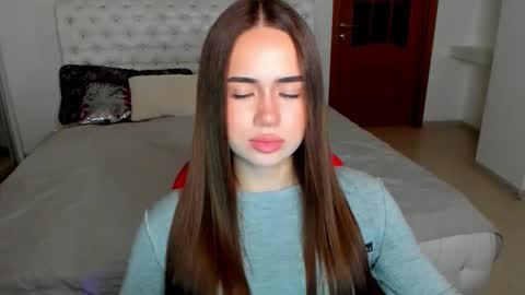 Snapshot of mmm_bananaa_ chatting on October 5, 6:06 pm Beata online show from October 5, 6:06 pm
