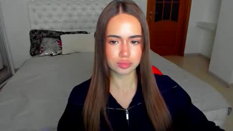 Snapshot of mmm_bananaa_ chatting on October 13, 7:52 am Beata online show from October 13, 7:52 am
