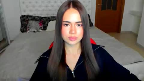 Snapshot of mmm_bananaa_ chatting on October 17, 5:26 pm Beata online show from October 17, 5:26 pm