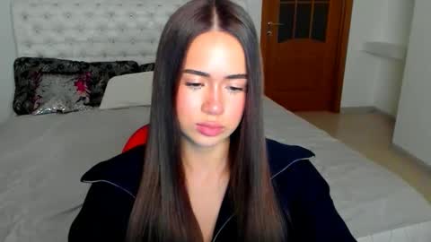 Snapshot of mmm_bananaa_ chatting on October 18, 6:41 pm Beata online show from October 18, 6:41 pm