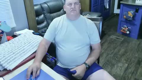 Snapshot of mmmthatsfunnn chatting on December 2, 11:23 pm mmmthatsfunnn online show from December 2, 11:23 pm