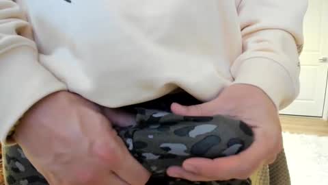 Snapshot of mnmassive chatting on December 9, 2:56 am M online show from December 9, 2:56 am