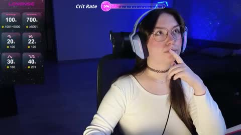 Snapshot of moaning___lisa chatting on November 12, 8:59 am to support follow the fanclub online show from November 12, 8:59 am