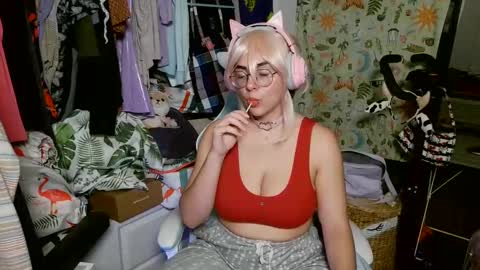 Snapshot of mochi_rainbow chatting on January 14, 11:16 pm The Mochi Rainbow Variety Show online show from January 14, 11:16 pm