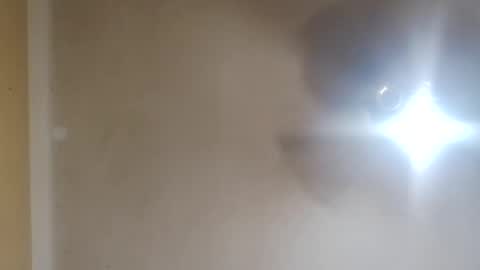 Snapshot of modelo_web18 chatting on February 22, 1:40 am camilo online show from February 22, 1:40 am