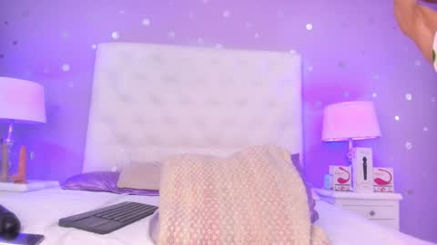 Snapshot of models_sophia chatting on February 19, 7:16 pm Sophia online show from February 19, 7:16 pm
