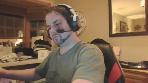 Snapshot of moeschoolnyc chatting on December 1, 11:04 am moeschoolnyc online show from December 1, 11:04 am