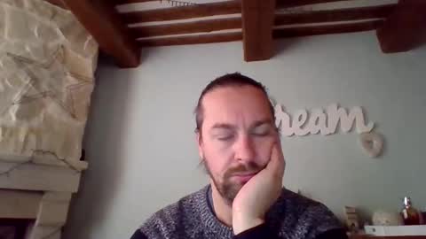 Snapshot of moi9876543210 chatting on January 8, 10:48 am Julien online show from January 8, 10:48 am