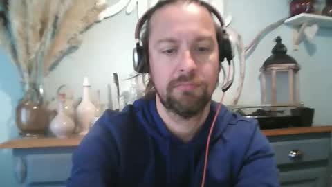 Julien online show from March 5, 9:05 am