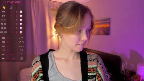 Snapshot of moirebroady chatting on February 4, 8:17 pm Laura online show from February 4, 8:17 pm