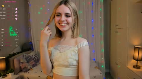 Snapshot of moirebroady chatting on February 12, 1:09 am Laura online show from February 12, 1:09 am