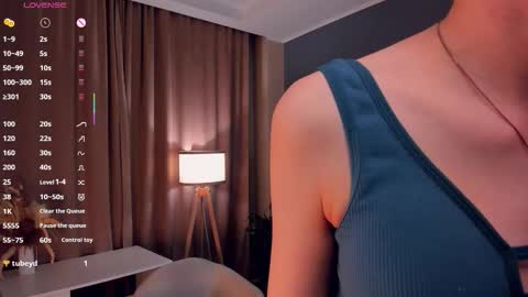Snapshot of moirebroady chatting on October 9, 1:36 am Laura online show from October 9, 1:36 am
