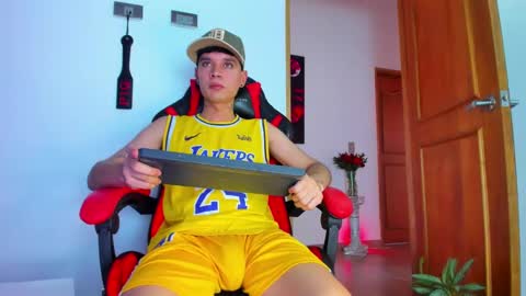 Snapshot of moises_23cm chatting on September 11, 7:58 pm moises_23cm online show from September 11, 7:58 pm