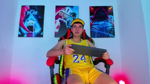 Snapshot of moises_23cm chatting on October 7, 9:34 pm moises_23cm online show from October 7, 9:34 pm