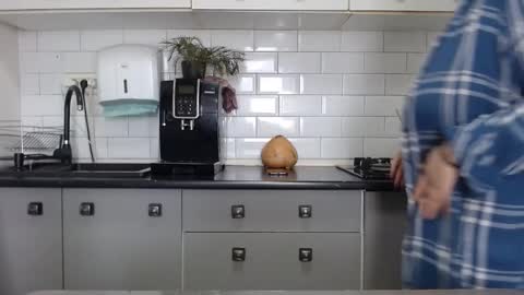 erika online show from February 7, 11:56 am