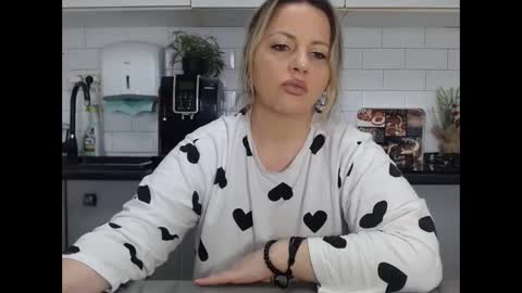 erika online show from February 14, 8:31 am