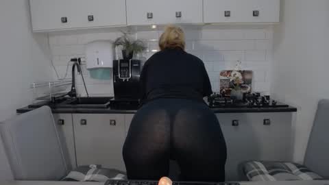 erika online show from September 19, 8:27 am