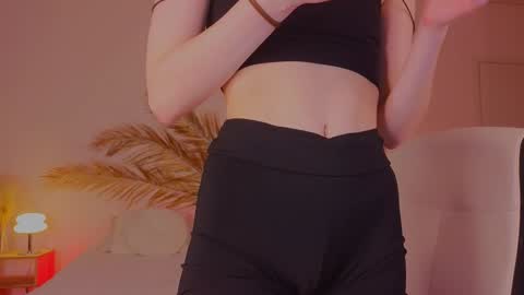 Snapshot of mol1y_kitten chatting on December 2, 9:39 pm Molly online show from December 2, 9:39 pm