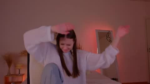 Snapshot of mol1y_kitten chatting on December 7, 12:19 am Molly online show from December 7, 12:19 am