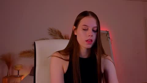 Snapshot of mol1y_kitten chatting on December 15, 12:40 am Molly online show from December 15, 12:40 am