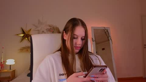 Snapshot of mol1y_kitten chatting on December 30, 3:58 am Molly online show from December 30, 3:58 am