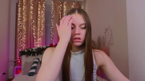 Snapshot of mol1y_kitten chatting on January 4, 12:27 am Molly online show from January 4, 12:27 am