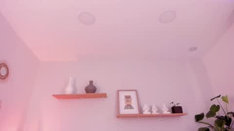 M o L l i E  online show from March 4, 3:15 pm