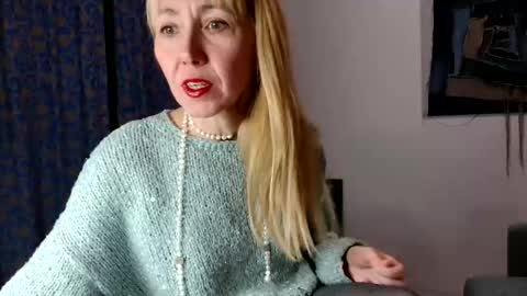 molliart online show from February 2, 6:06 pm