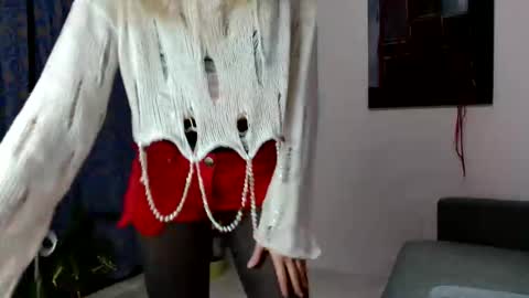 molliart online show from February 17, 7:31 pm