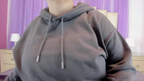 Snapshot of molliebue1 chatting on December 29, 12:01 pm Hey Guys Im Mollie online show from December 29, 12:01 pm