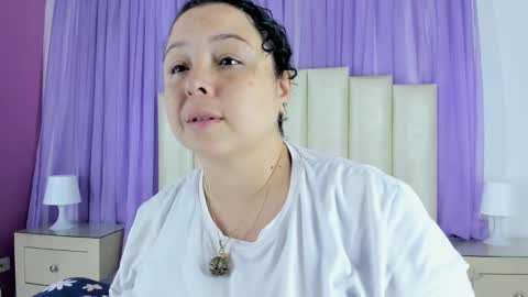 Snapshot of molliebue1 chatting on January 18, 12:15 pm Hey Guys Im Mollie online show from January 18, 12:15 pm