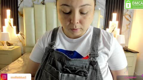 Snapshot of molliebue1 chatting on January 29, 12:13 pm Hey Guys Im Mollie online show from January 29, 12:13 pm