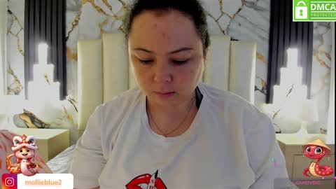 Snapshot of molliebue1 chatting on January 31, 11:46 am Hey Guys Im Mollie online show from January 31, 11:46 am