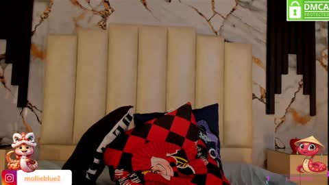 Snapshot of molliebue1 chatting on January 31, 9:48 pm Hey Guys Im Mollie online show from January 31, 9:48 pm