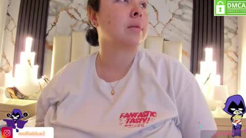 Snapshot of molliebue1 chatting on February 9, 12:19 pm Hey Guys Im Mollie online show from February 9, 12:19 pm