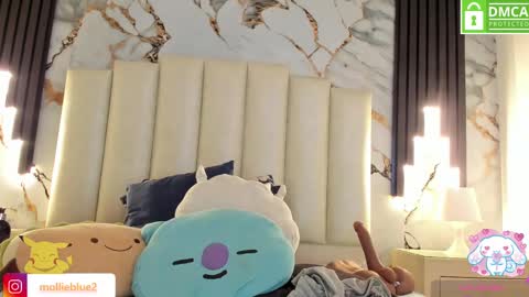 Snapshot of molliebue1 chatting on February 9, 3:23 pm Hey Guys Im Mollie online show from February 9, 3:23 pm