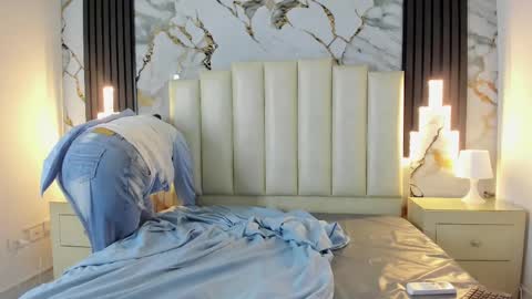 Snapshot of molliebue1 chatting on February 12, 12:22 pm Hey Guys Im Mollie online show from February 12, 12:22 pm