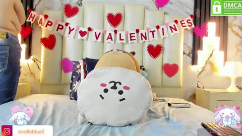 Snapshot of molliebue1 chatting on February 14, 6:19 pm Hey Guys Im Mollie online show from February 14, 6:19 pm