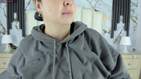 Snapshot of molliebue1 chatting on March 6, 12:19 pm Hey Guys Im Mollie online show from March 6, 12:19 pm