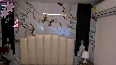 Snapshot of molliebue1 chatting on September 12, 12:27 pm Hey Guys Im Mollie online show from September 12, 12:27 pm