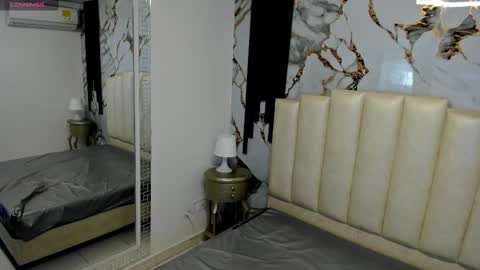 Snapshot of molliebue1 chatting on September 14, 12:15 pm Hey Guys Im Mollie online show from September 14, 12:15 pm