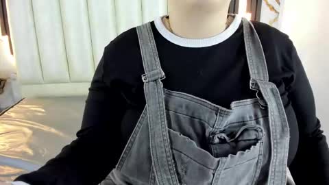 Snapshot of molliebue1 chatting on September 19, 12:28 pm Hey Guys Im Mollie online show from September 19, 12:28 pm