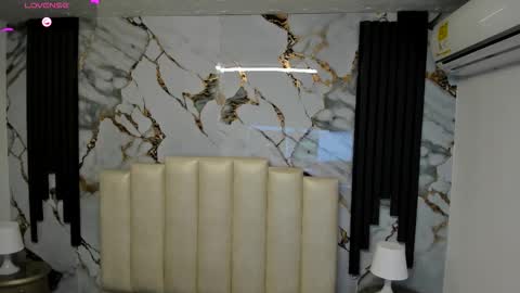 Snapshot of molliebue1 chatting on September 28, 12:10 pm Hey Guys Im Mollie online show from September 28, 12:10 pm