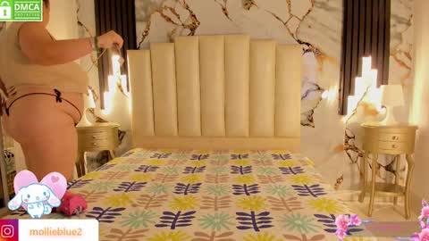 Snapshot of molliebue1 chatting on October 3, 3:31 pm Hey Guys Im Mollie online show from October 3, 3:31 pm