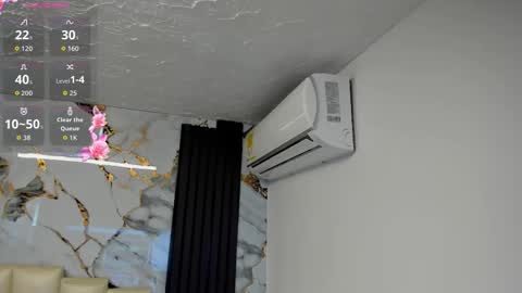 Snapshot of molliebue1 chatting on October 5, 12:36 pm Hey Guys Im Mollie online show from October 5, 12:36 pm